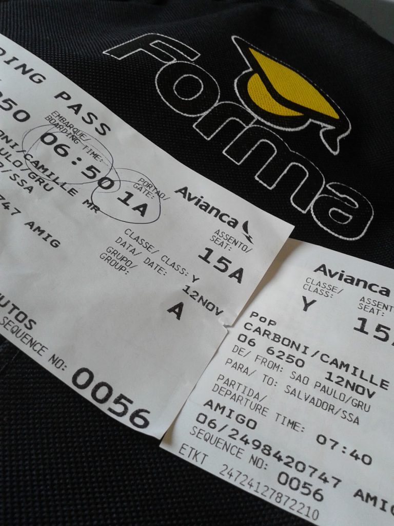 Cartão de embarque para meu voo de São Paulo a Salvador com a Avianca