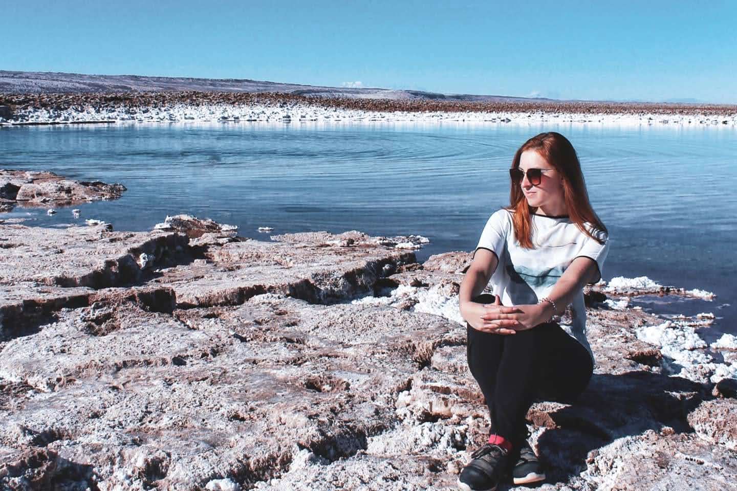 Mangas curtas também pode estar nas suas roupas para o inverno no Atacama!