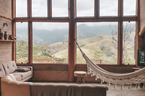 Vista da sala do Airbnb em São Francisco Xavier