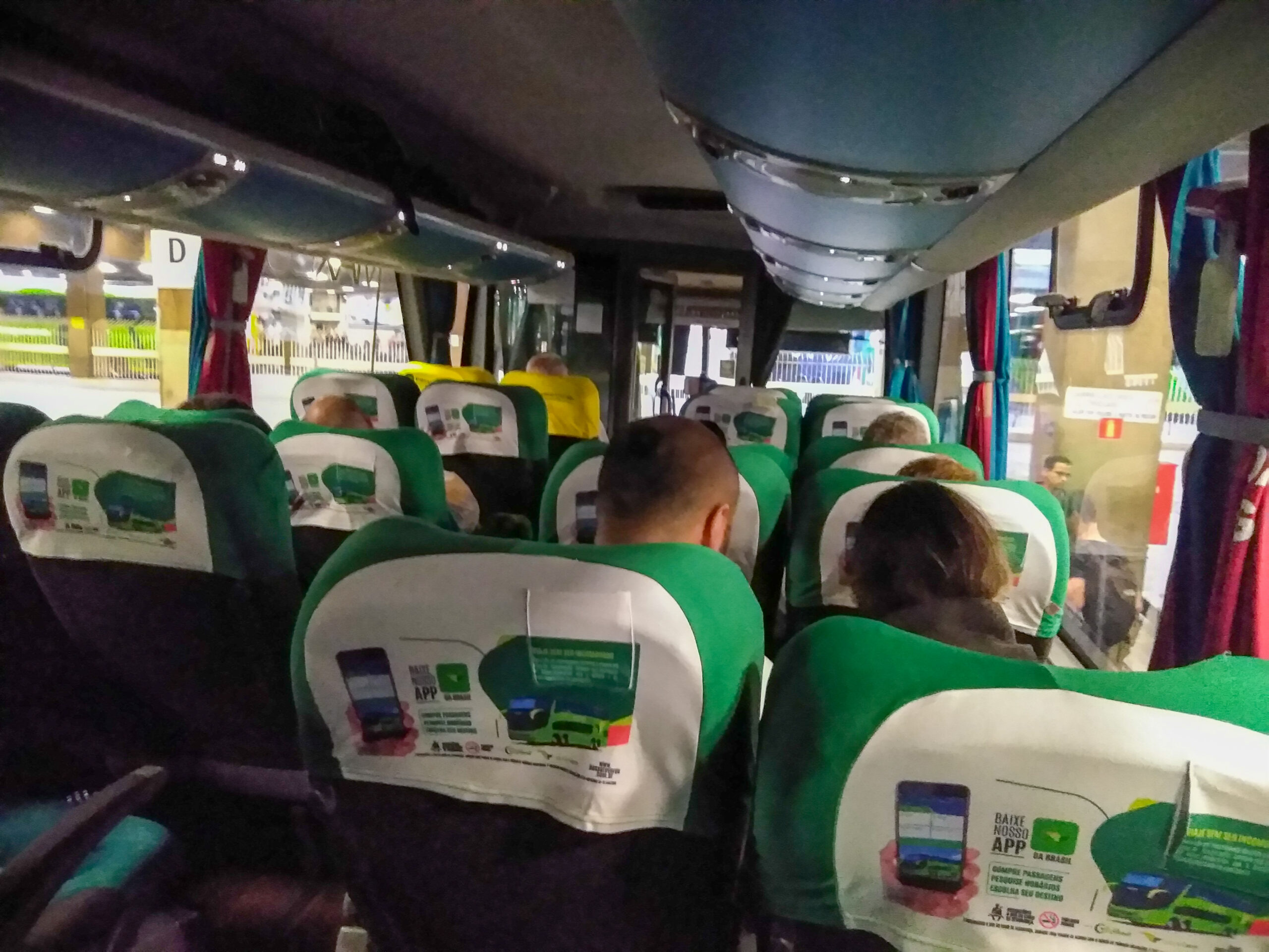 Interior do ônibus da Viação Pássaro Verde para viajar de Belo Horizonte a Ouro Preto