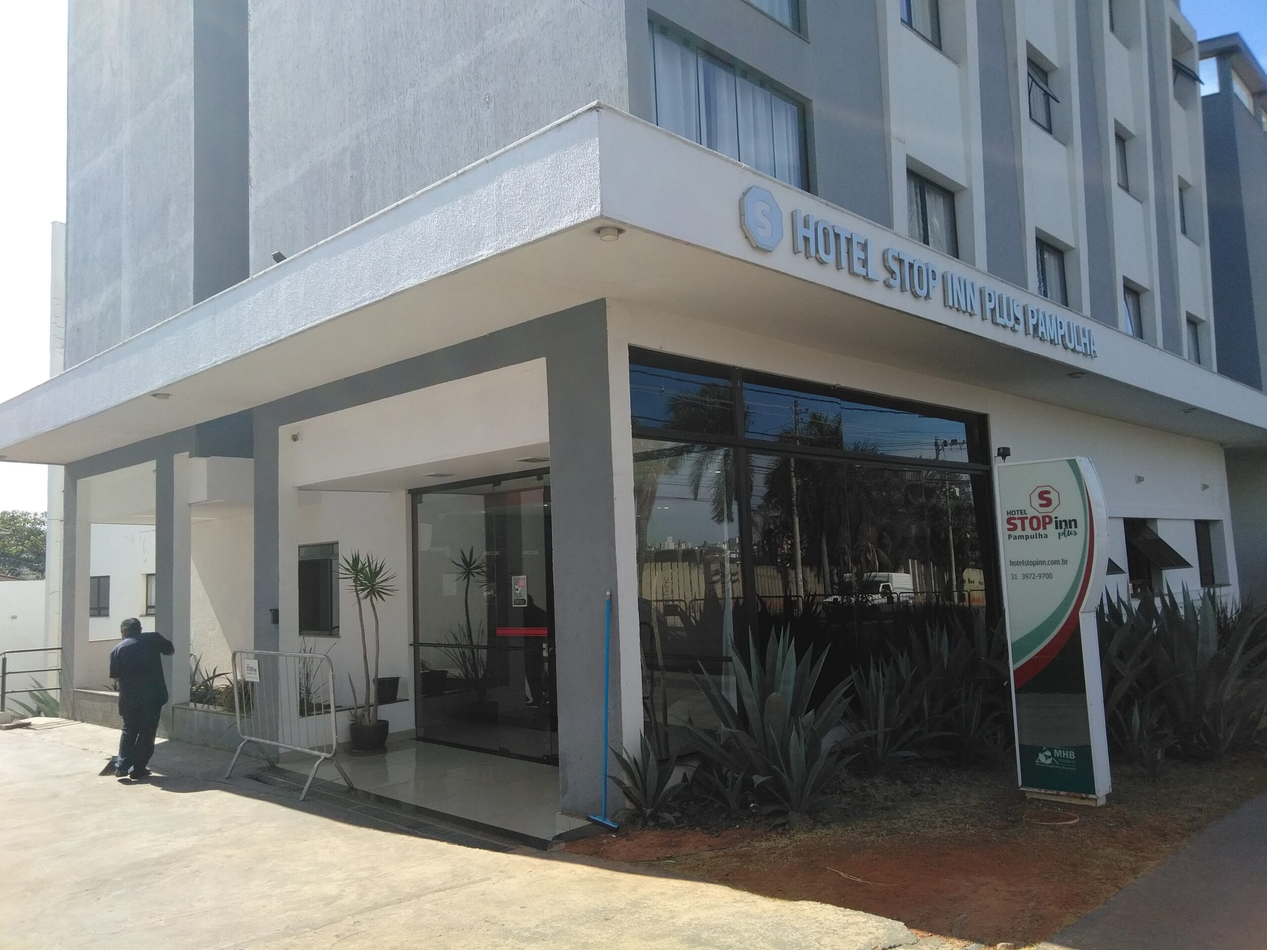 Fachada do Hotel Stop Inn Pampulha, em Belo Horizonte