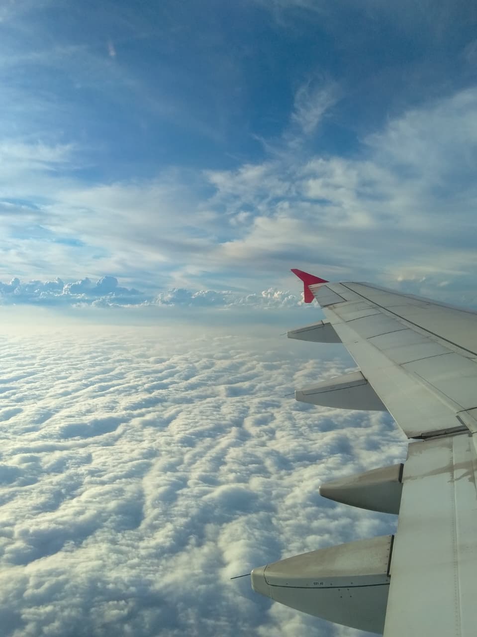 Nuvens no céu a partir de avião da LATAM