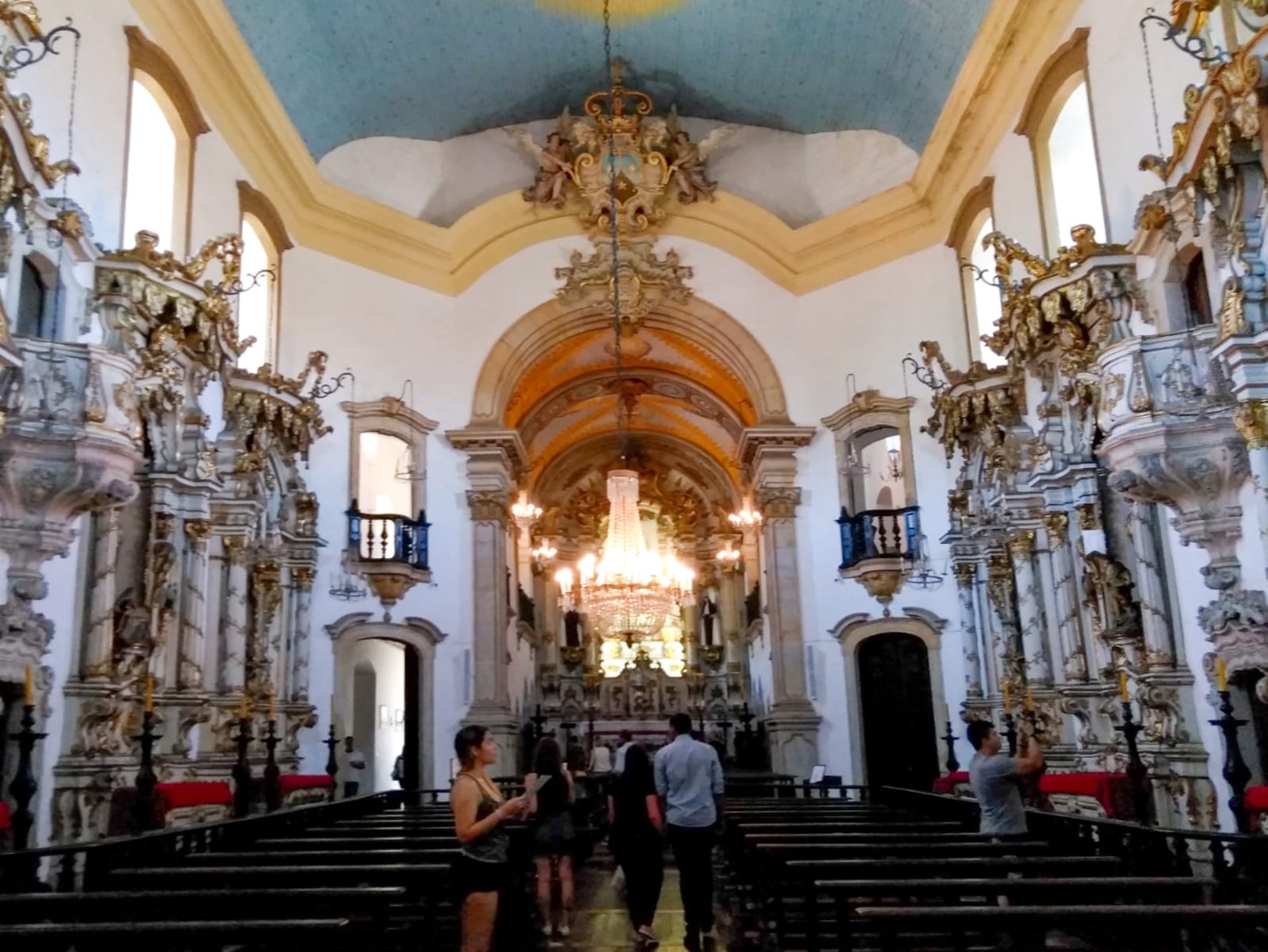 Interior da Igreja de Nossa Senhora do Carmo, para conhecer em dois dias em Ouro Preto